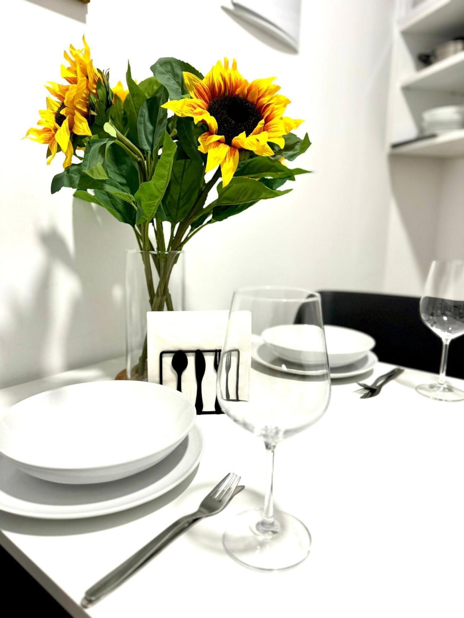 Apartamentos Madrid Connection - Universidad By Oshun Apartments ภายนอก รูปภาพ