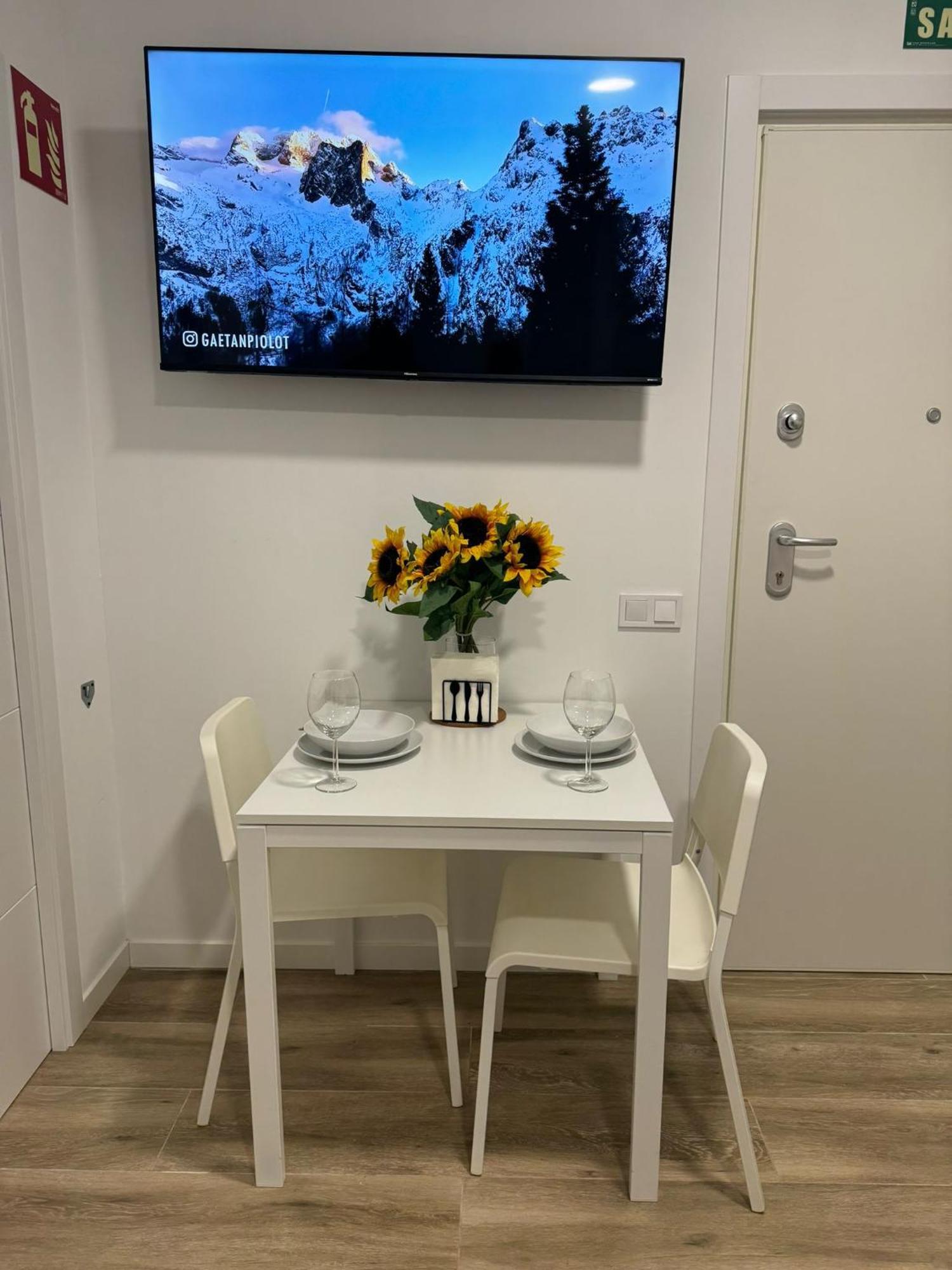 Apartamentos Madrid Connection - Universidad By Oshun Apartments ภายนอก รูปภาพ